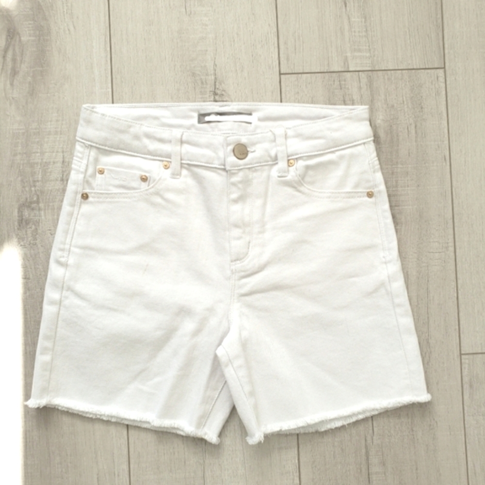 Women Summer Shorts Gold Button White Size 26 NWOT